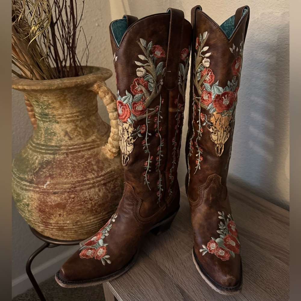 CORRAL WOMENS DEER SKULL & FLORAL COWGIRL BOOTS